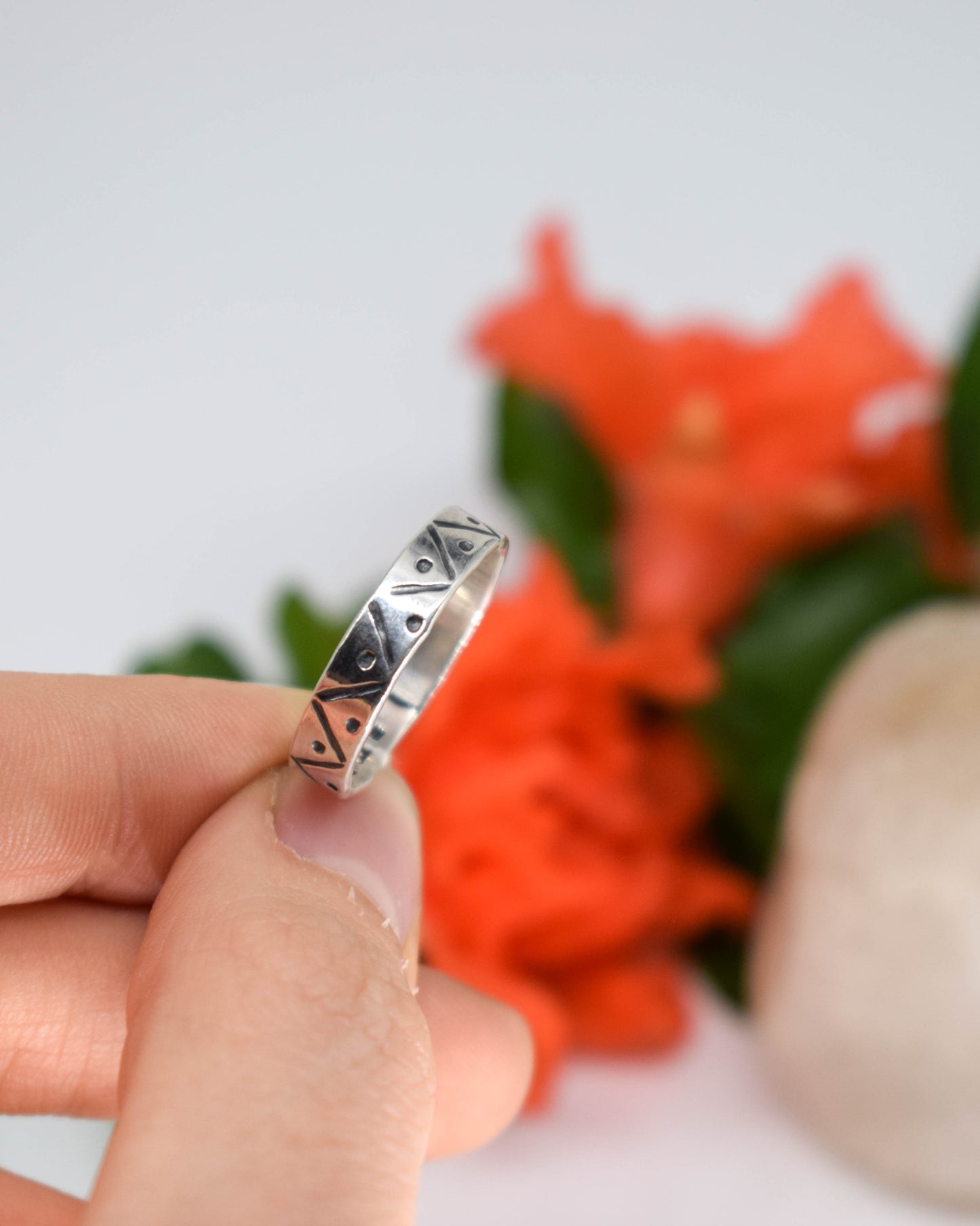 Anillo rectangular estampado